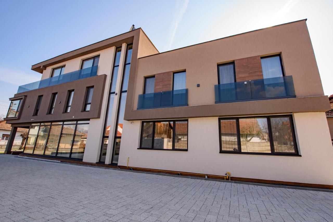 Vila Sarisa Deva Exterior foto